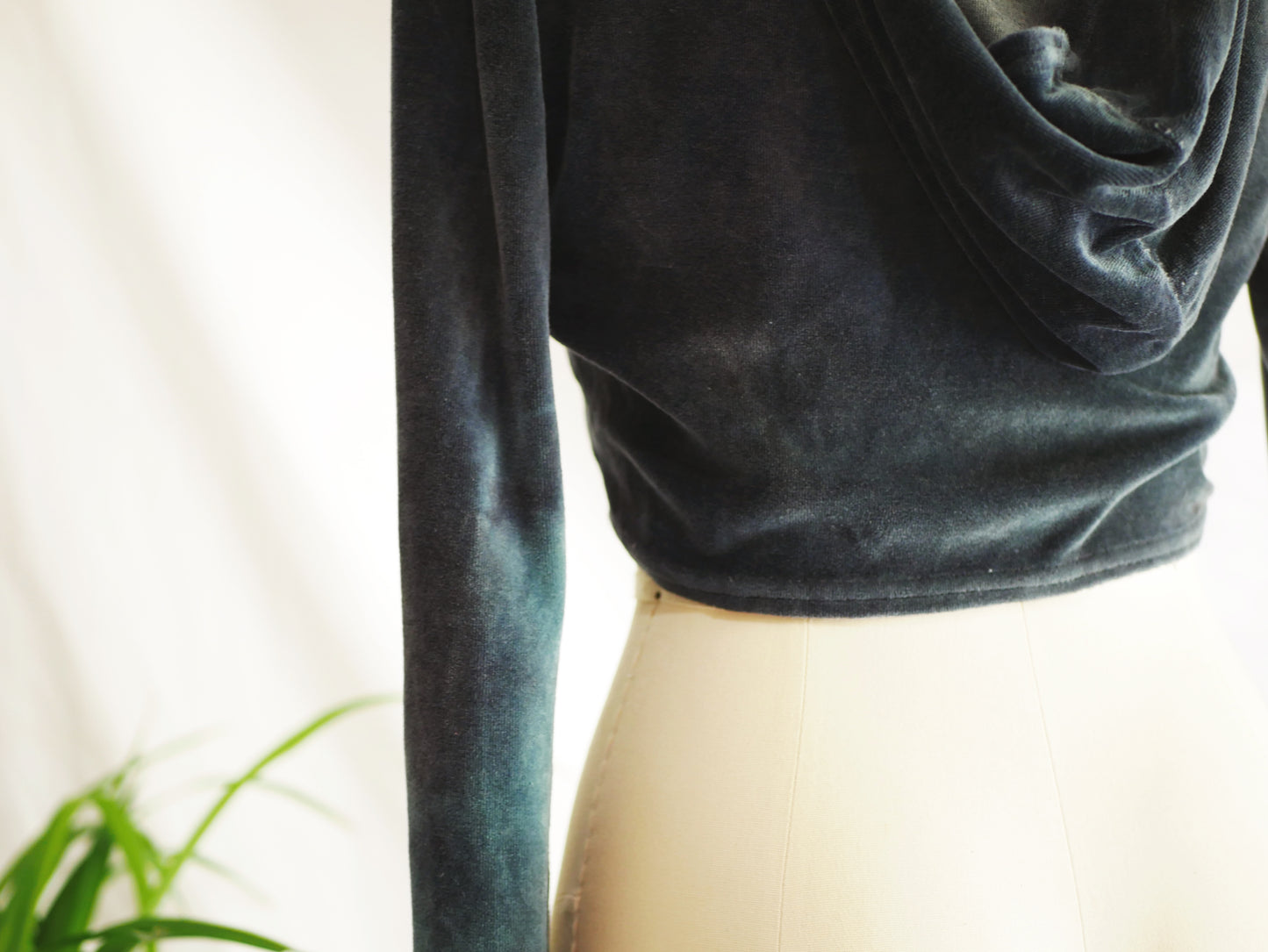 HOODED VELOUR CROP - XSmall