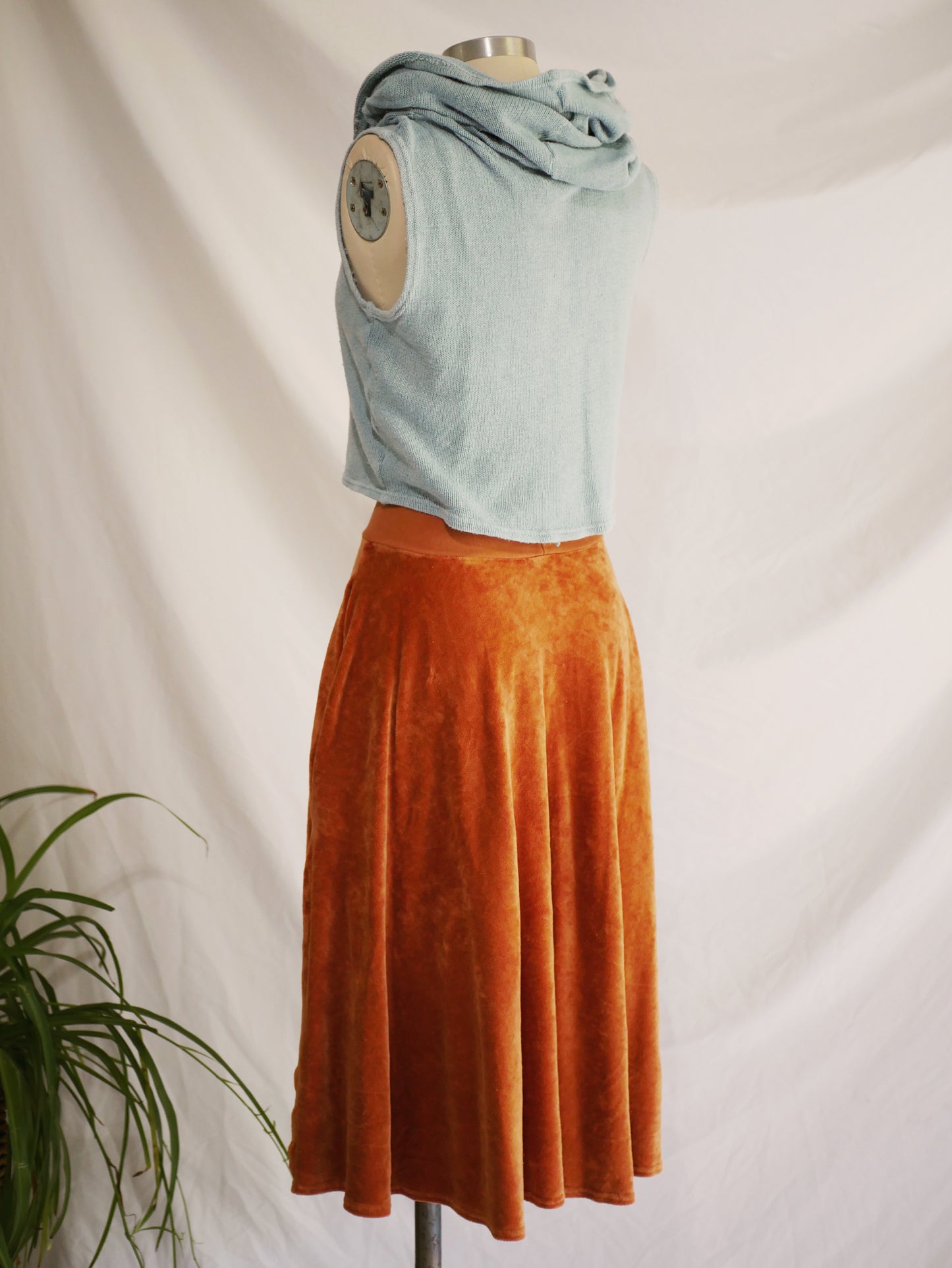 VELOUR CLOVER SKIRT w. POCKETS - Small