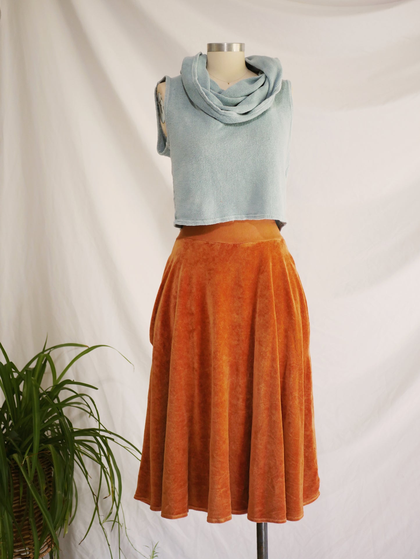 VELOUR CLOVER SKIRT w. POCKETS - Small