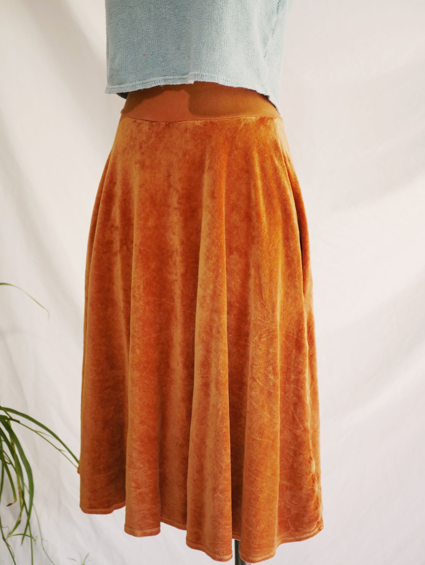 VELOUR CLOVER SKIRT w. POCKETS - Small